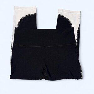 Athleta Elation Scallop Capri, BLACK SIZE M